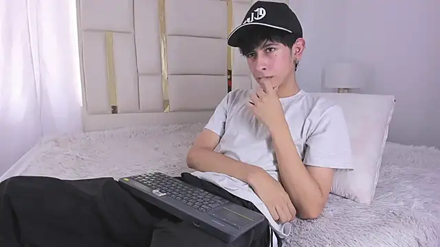 Snapshot of julian_xx chatting on 18, 7, 2026 julian xx online show from 18, 7, 2026