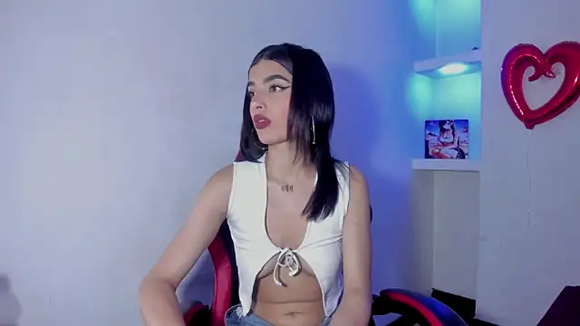 Snapshot of honeyluxe_ chatting on 13, 5, 2026 honeyluxe online show from 13, 5, 2026