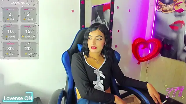 Snapshot of honeyluxe_ chatting on 22, 7, 2026 honeyluxe online show from 22, 7, 2026