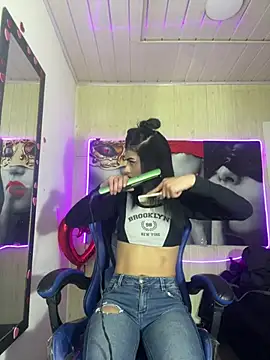 Snapshot of honeyluxe_ chatting on 28, 7, 2026 honeyluxe online show from 28, 7, 2026