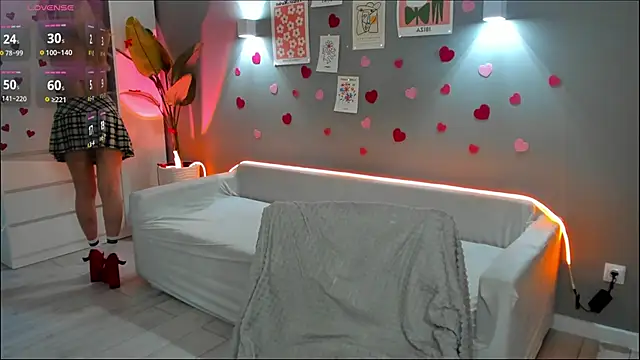 Luna Beverly online show from 11, 2, 2026