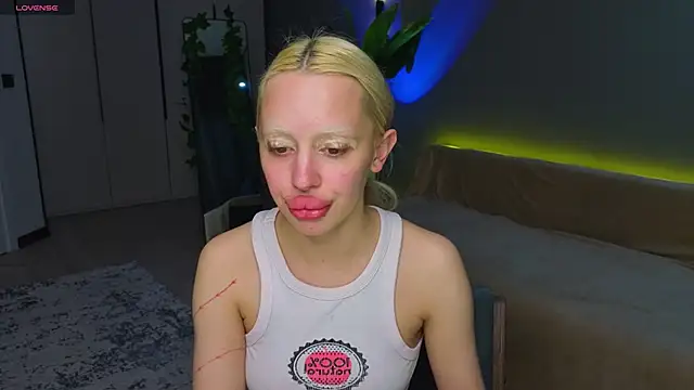 Snapshot of Luna_Beverly chatting on 27, 5, 2026 Luna Beverly online show from 27, 5, 2026