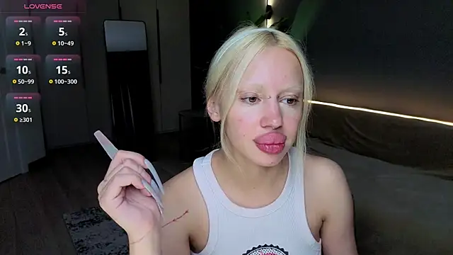 Snapshot of Luna_Beverly chatting on 22, 7, 2026 Luna Beverly online show from 22, 7, 2026