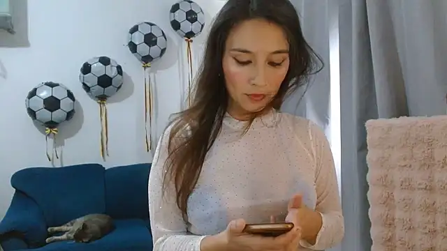 Snapshot of Almaglow_ chatting on 18, 6, 2026 Almaglow online show from 18, 6, 2026