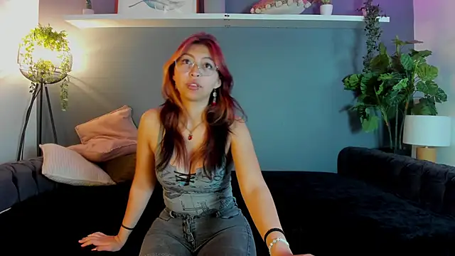 Kira Exe  online show from 4, 4, 2026