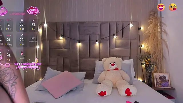 MiiaGreys online show from 5, 3, 2026