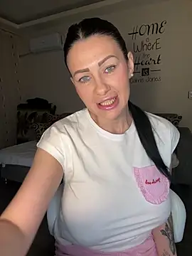 Snapshot of IRISWHITE17 chatting on 9, 3, 2026 IRISWHITE17 online show from 9, 3, 2026