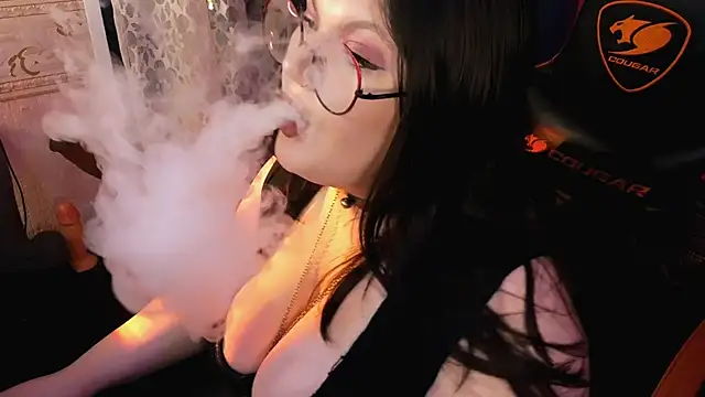 Snapshot of PixelMiss chatting on 19, 5, 2026 PixelMiss online show from 19, 5, 2026