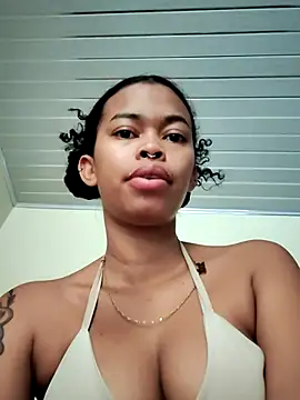 Snapshot of shenna_brunette chatting on 18, 2, 2026 shenna brunette online show from 18, 2, 2026