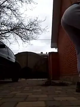 Lily Viola online show from 8, 4, 2026