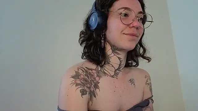 Snapshot of Dirty_Pink chatting on 24, 6, 2026 Dirty Pink online show from 24, 6, 2026