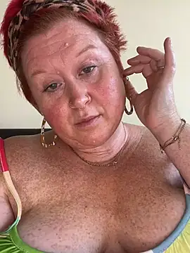 Snapshot of BustyRedxx chatting on 25, 6, 2026 BustyRedxx online show from 25, 6, 2026
