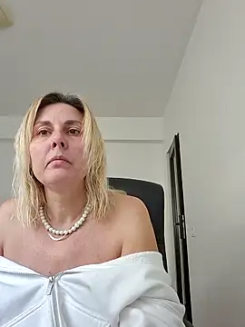 Amelia9798 online show from 8, 3, 2026