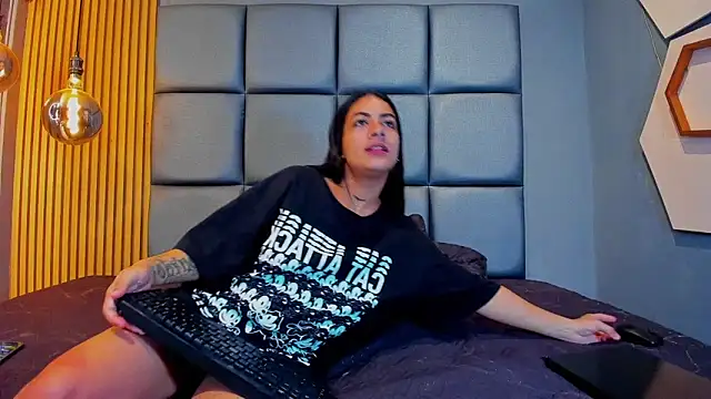 Snapshot of ZOE_GIANLUCA chatting on 10, 2, 2026 ZOE GIANLUCA online show from 10, 2, 2026