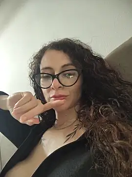 Snapshot of Nanucurlyxx chatting on 31, 5, 2026 Nanucurlyxx online show from 31, 5, 2026