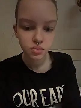 Snapshot of AshleyMur chatting on 8, 7, 2026 AshleyMur online show from 8, 7, 2026