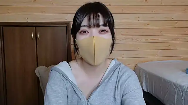 Snapshot of minami_room chatting on 22, 6, 2026 minami room online show from 22, 6, 2026