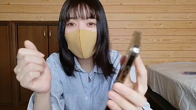 Snapshot of minami_room chatting on 25, 6, 2026 minami room online show from 25, 6, 2026
