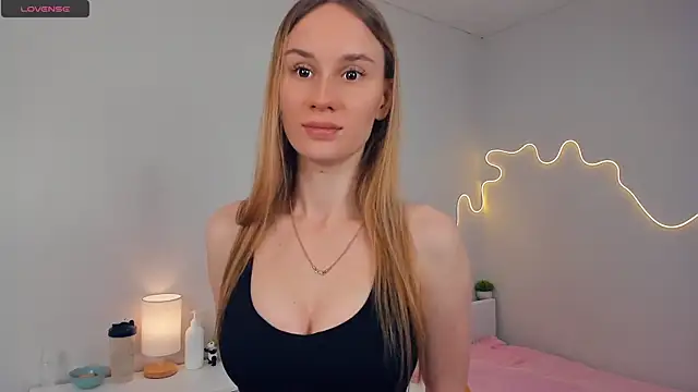Snapshot of Kirawithvibe chatting on 18, 5, 2026 Kirawithvibe online show from 18, 5, 2026