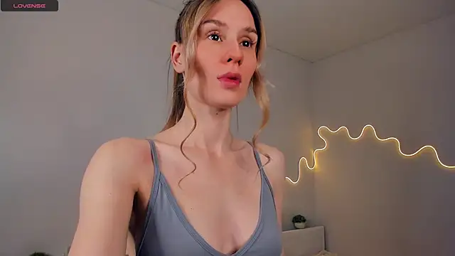 Snapshot of Kirawithvibe chatting on 27, 5, 2026 Kirawithvibe online show from 27, 5, 2026