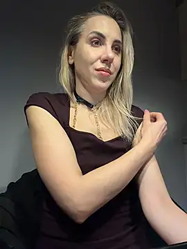 ElenaWhitmore online show from 13, 3, 2026