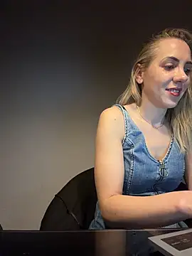 ElenaWhitmore online show from 1, 5, 2026