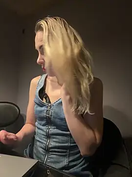 ElenaWhitmore online show from 15, 6, 2026
