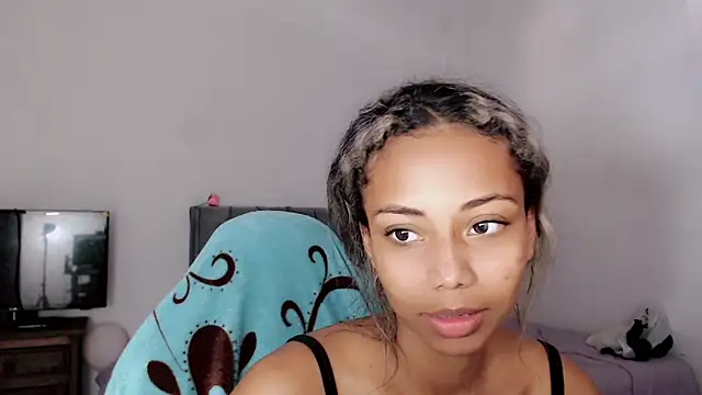 Snapshot of linda_brown_ chatting on 7, 5, 2026 linda brown online show from 7, 5, 2026