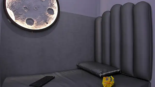 Luna  02 online show from 18, 2, 2026