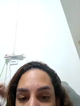 ofjuliaa online show from 5, 4, 2026