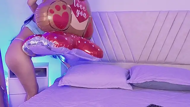 DulceRouss  online show from 15, 2, 2026