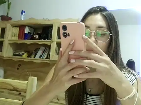 Noracherry online show from 28, 2, 2026