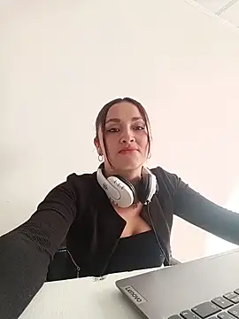 Snapshot of Alejandra_N chatting on 10, 6, 2026 Alejandra N online show from 10, 6, 2026