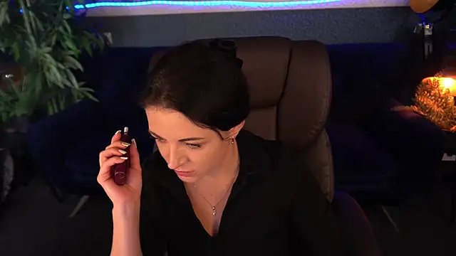 Dafni Monn online show from 13, 10, 2025