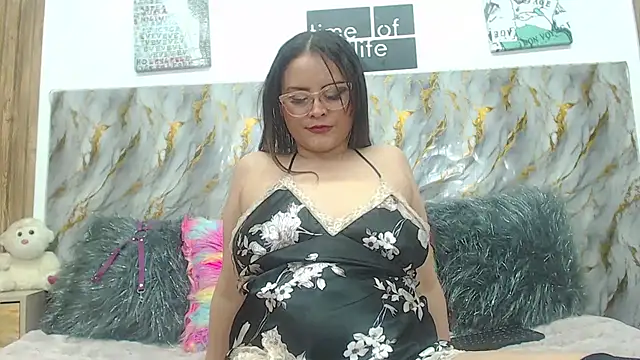 Snapshot of rossyvalbuena chatting on 2, 5, 2026 rossyvalbuena online show from 2, 5, 2026