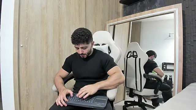 Snapshot of Thiago_moretti chatting on 18, 7, 2026 Thiago moretti online show from 18, 7, 2026