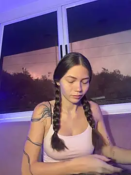 EmmaJhoons online show from 2, 2, 2026