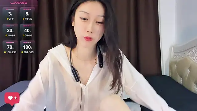 Snapshot of Queenbb88 chatting on 4, 8, 2026 Queenbb88 online show from 4, 8, 2026
