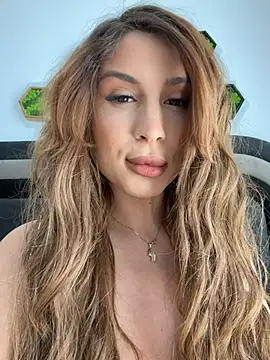 Snapshot of LucyBridgette chatting on 5, 5, 2026 LucyBridgette online show from 5, 5, 2026