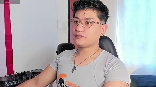 Theo Rowan online show from 21, 4, 2026