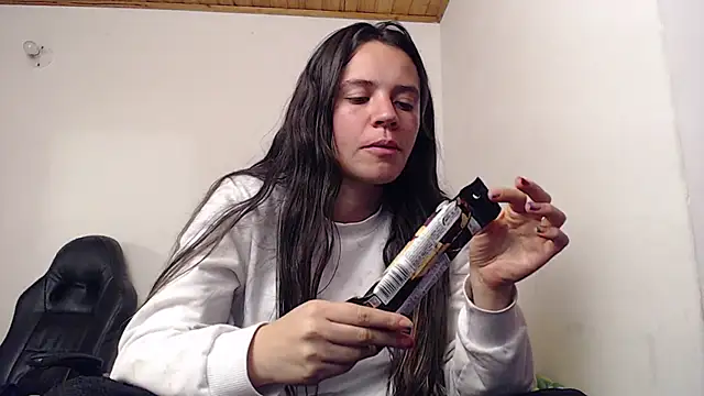 Shanel Lozano online show from 14, 4, 2026