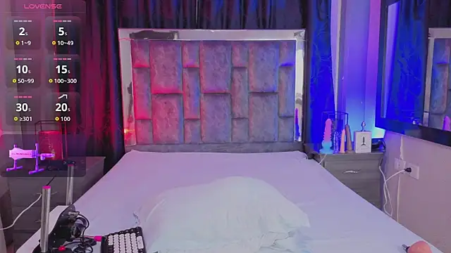 LeoMonnroe online show from 8, 4, 2026