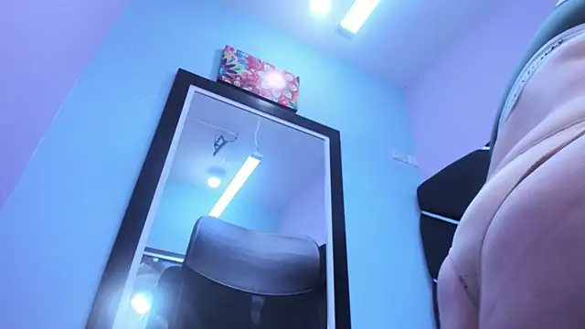 MiaRouss69 online show from 6, 4, 2026