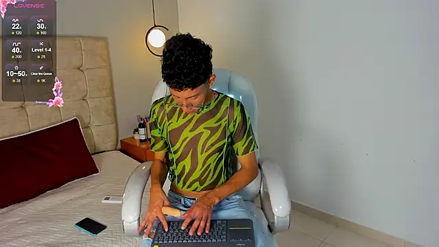 twink royale18 online show from 27, 2, 2026