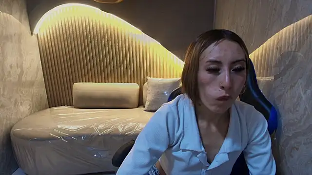 katalina r  online show from 6, 4, 2026