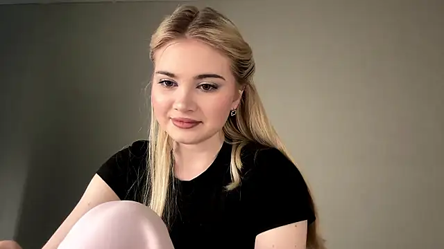 Snapshot of KariJarecke chatting on 17, 2, 2026 KariJarecke online show from 17, 2, 2026