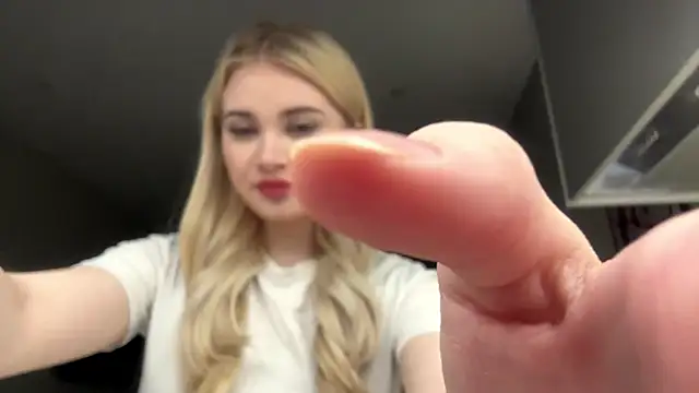 Snapshot of KariJarecke chatting on 22, 2, 2026 KariJarecke online show from 22, 2, 2026