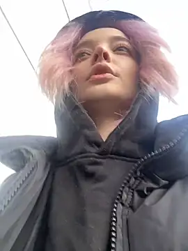 aka Blonde online show from 8, 3, 2026