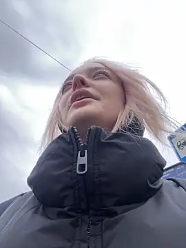 aka Blonde online show from 29, 3, 2026