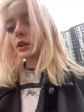 Snapshot of aka_Blonde chatting on 15, 5, 2026 aka Blonde online show from 15, 5, 2026